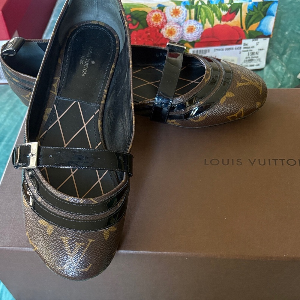Louis Vuitton Monogram Brown and Black Flats